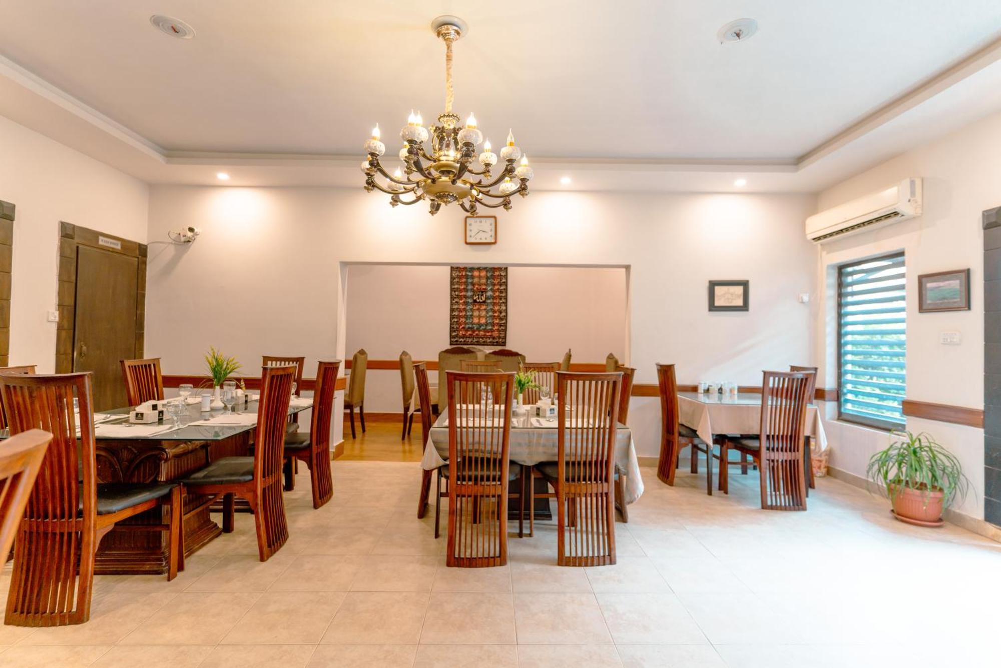 Vip House Peshawar Hotell Eksteriør bilde