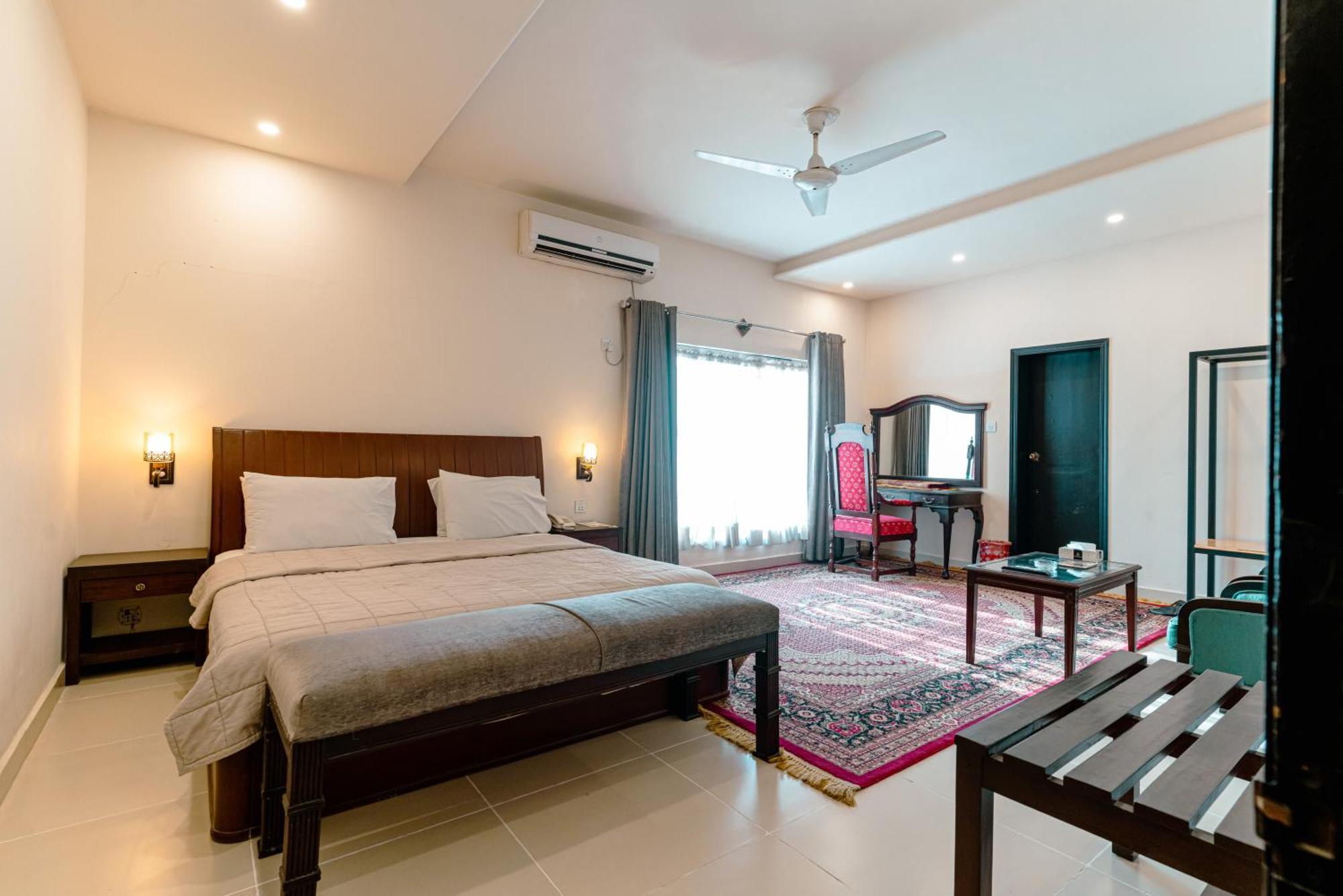 Vip House Peshawar Hotell Eksteriør bilde