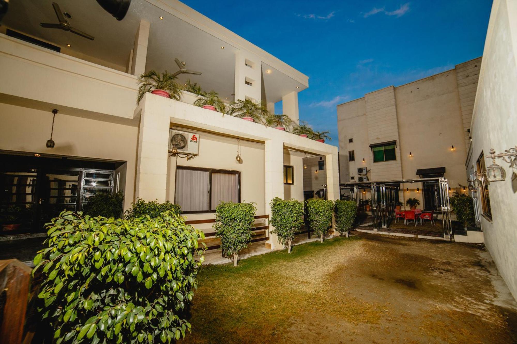 Vip House Peshawar Hotell Eksteriør bilde